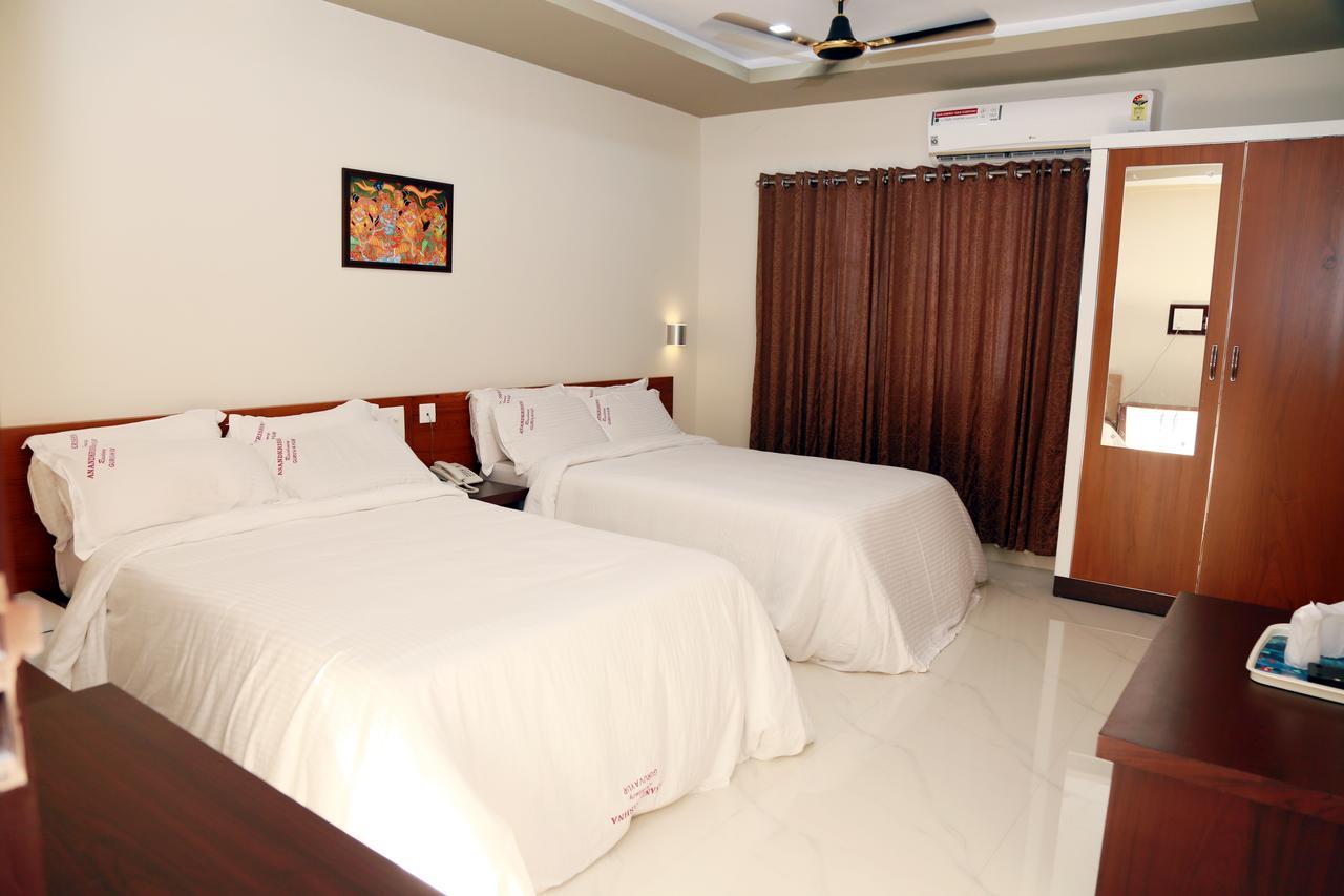 Anandkrishna Residency Hotel กูรูวาเยอร์ ภายนอก รูปภาพ