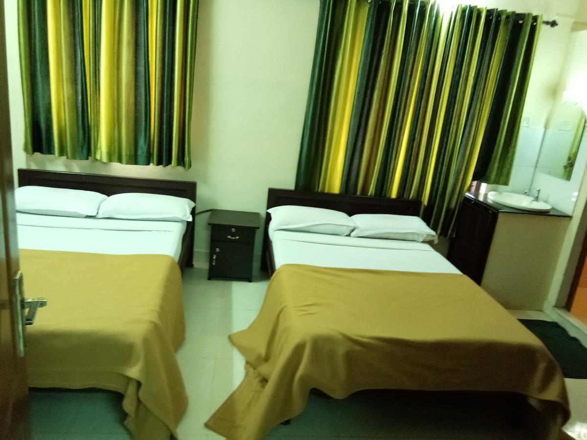Anandkrishna Residency Hotel กูรูวาเยอร์ ภายนอก รูปภาพ