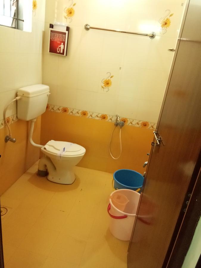 Anandkrishna Residency Hotel กูรูวาเยอร์ ภายนอก รูปภาพ