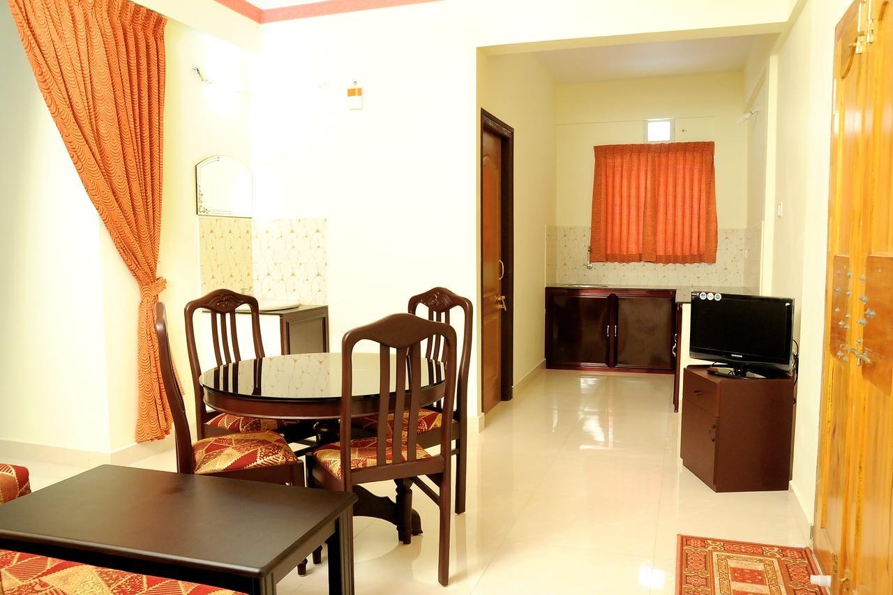 Anandkrishna Residency Hotel กูรูวาเยอร์ ภายนอก รูปภาพ