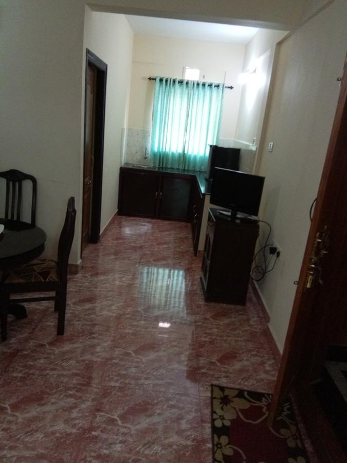 Anandkrishna Residency Hotel กูรูวาเยอร์ ภายนอก รูปภาพ