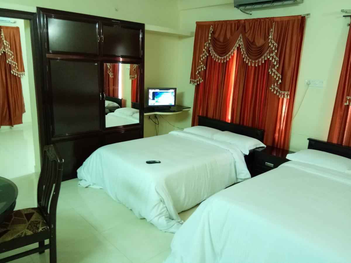 Anandkrishna Residency Hotel กูรูวาเยอร์ ภายนอก รูปภาพ