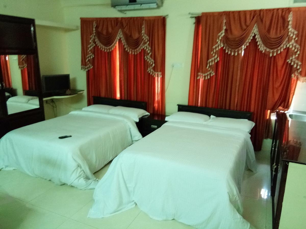 Anandkrishna Residency Hotel กูรูวาเยอร์ ภายนอก รูปภาพ
