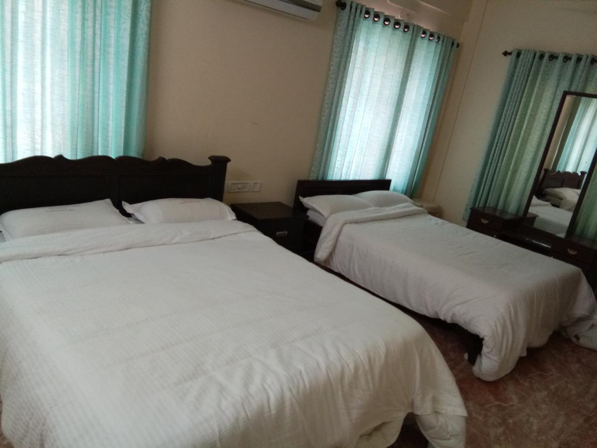 Anandkrishna Residency Hotel กูรูวาเยอร์ ภายนอก รูปภาพ