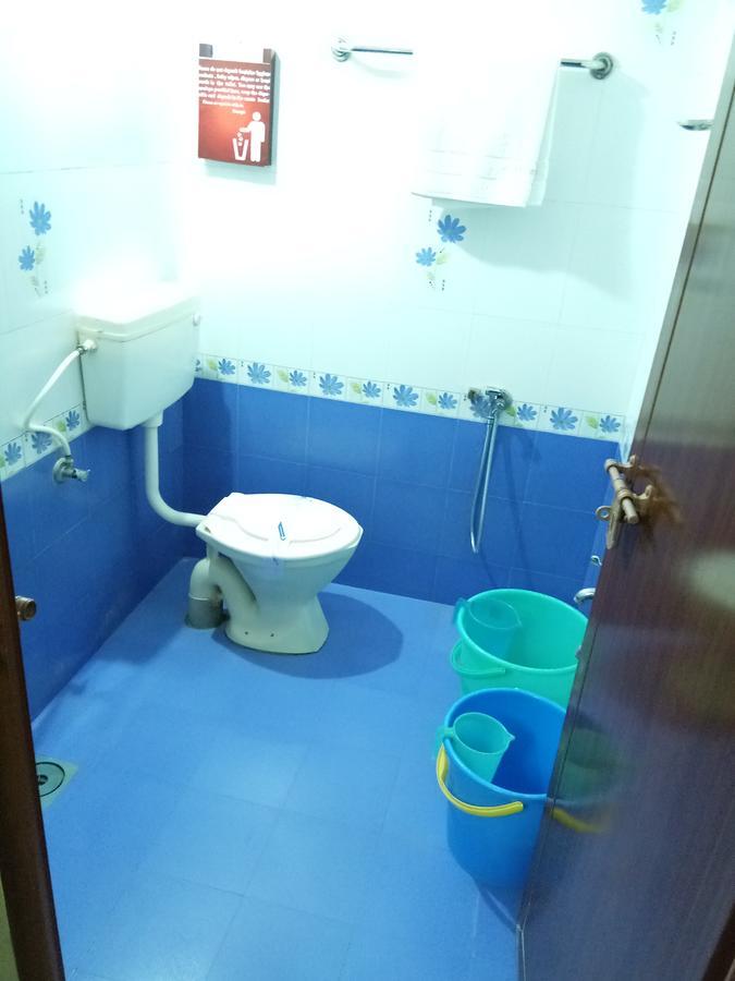 Anandkrishna Residency Hotel กูรูวาเยอร์ ภายนอก รูปภาพ