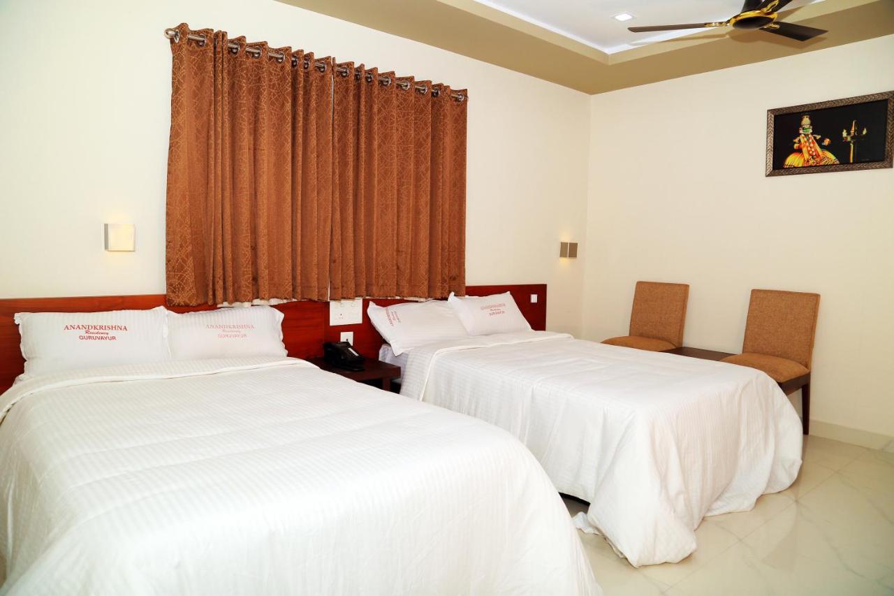 Anandkrishna Residency Hotel กูรูวาเยอร์ ภายนอก รูปภาพ