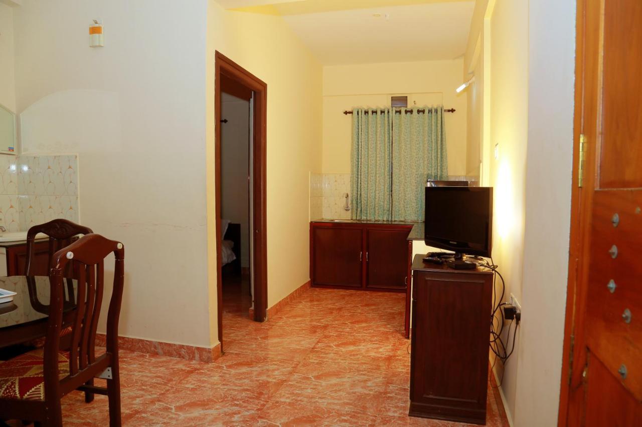 Anandkrishna Residency Hotel กูรูวาเยอร์ ภายนอก รูปภาพ